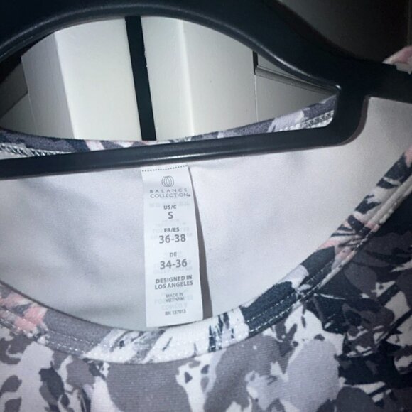 Crop Top /Activewear - Picture 3 of 3